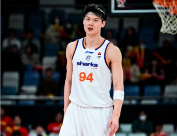 九游娱乐登录入口-残暴！上海吊打山东半场领先26分 王哲林重摔丁彦雨航观战沉默